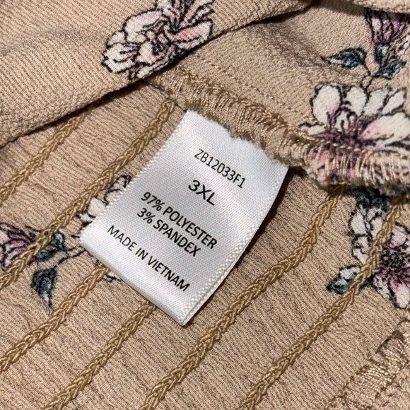 Zenobia FLORAL RUFFLE BLOUSE - Picture 10 of 10